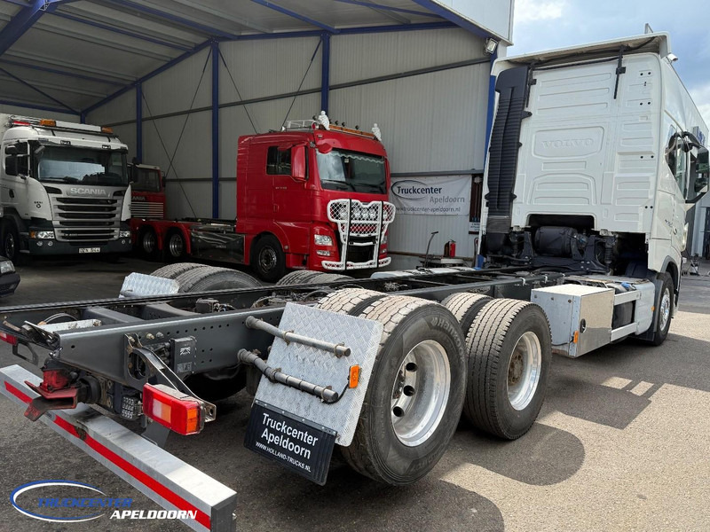 Volvo FH 750 Globetrotter XL, Retarder, 460 WB, Reduction axle, Pto - Kamion sa golom šasijom i zatvorenom kabinom: slika 2 Volvo FH 750 Globetrotter XL, Retarder, 460 WB, Reduction axle, Pto - Kamion sa golom šasijom i zatvorenom kabinom: slika 2