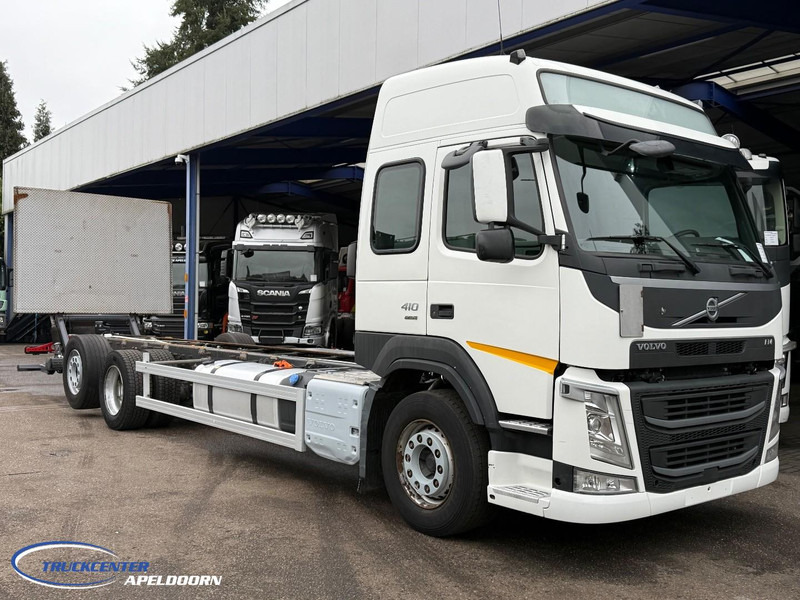 Volvo FM 410 379000 km, 6x2, Globetrotter - Kamion sa golom šasijom i zatvorenom kabinom: slika 1 Volvo FM 410 379000 km, 6x2, Globetrotter - Kamion sa golom šasijom i zatvorenom kabinom: slika 1