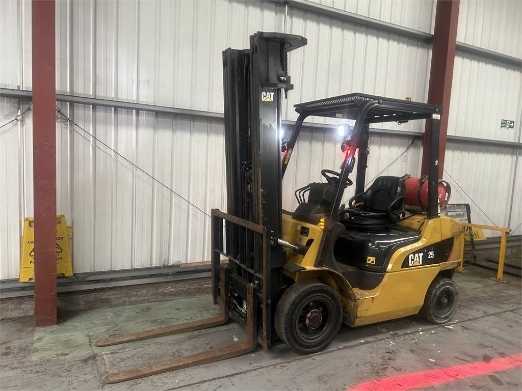 CAT GP25NT - Gasni viljuškar: slika 2 CAT GP25NT - Gasni viljuškar: slika 2