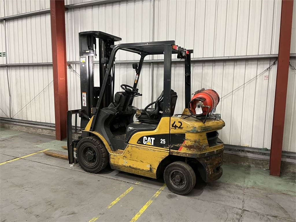 CAT GP25NT - Gasni viljuškar: slika 3 CAT GP25NT - Gasni viljuškar: slika 3