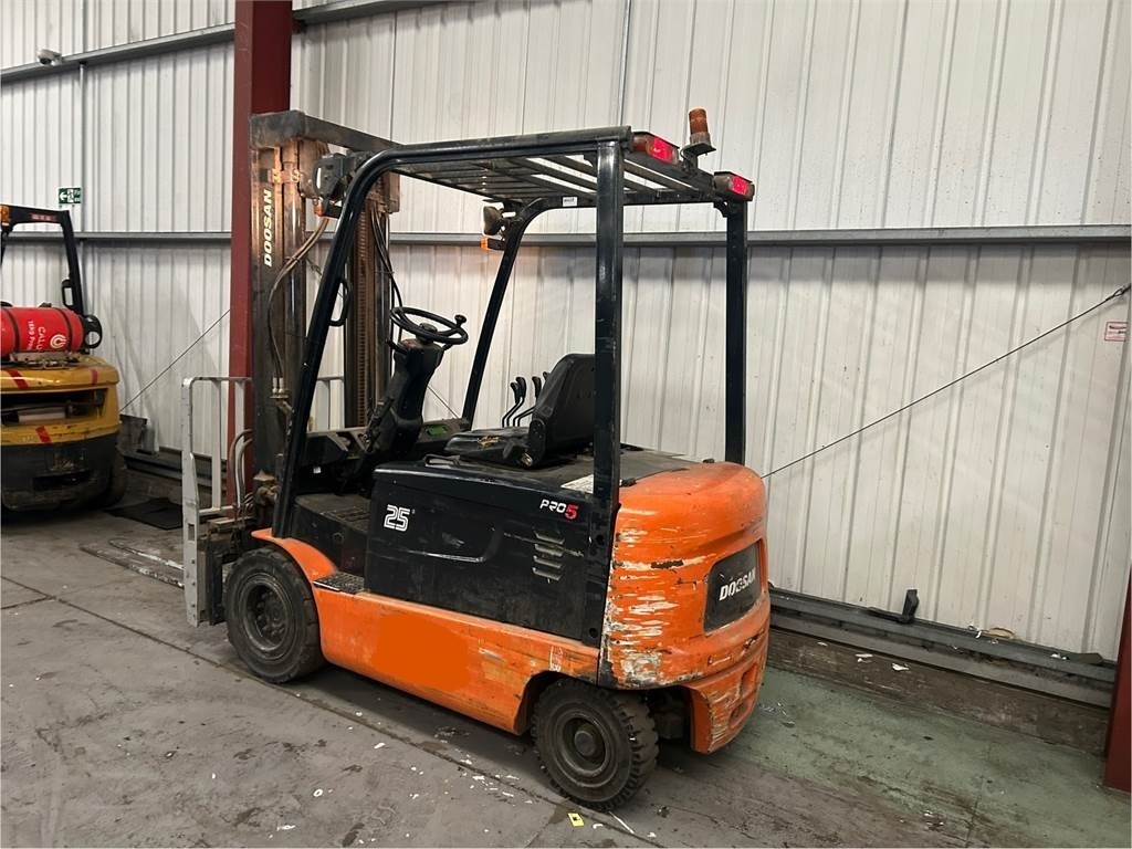 Doosan B25X-5 - Električni viljuškar: slika 3 Doosan B25X-5 - Električni viljuškar: slika 3