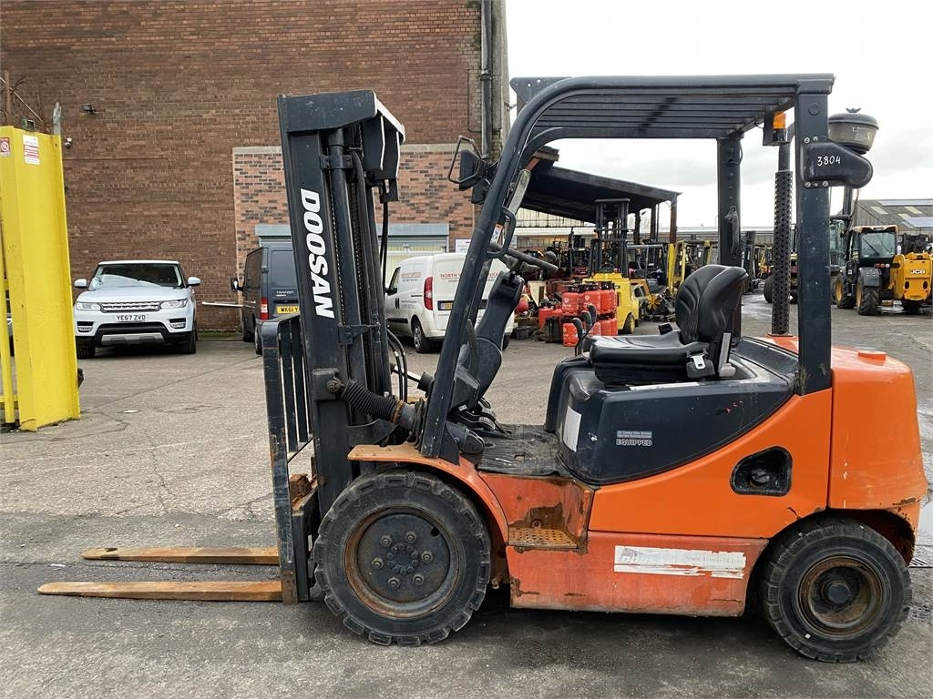 Doosan D25S-5 - Dizel viljuškar: slika 1 Doosan D25S-5 - Dizel viljuškar: slika 1