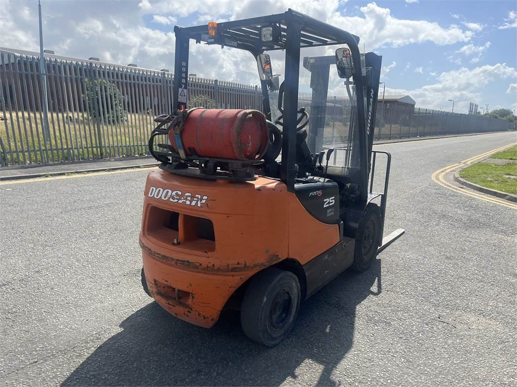 Doosan G25P-5 - Gasni viljuškar: slika 5 Doosan G25P-5 - Gasni viljuškar: slika 5