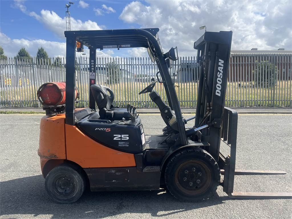 Doosan G25P-5 - Gasni viljuškar: slika 4 Doosan G25P-5 - Gasni viljuškar: slika 4