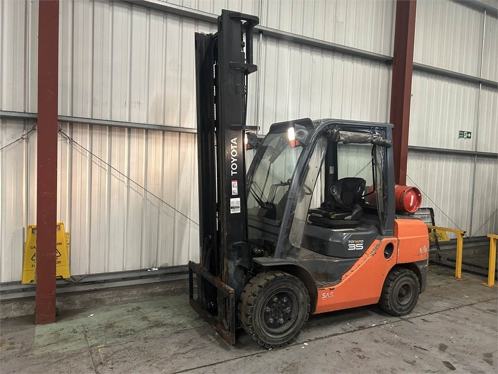 Toyota 02-8FGJF35 - Gasni viljuškar: slika 2 Toyota 02-8FGJF35 - Gasni viljuškar: slika 2