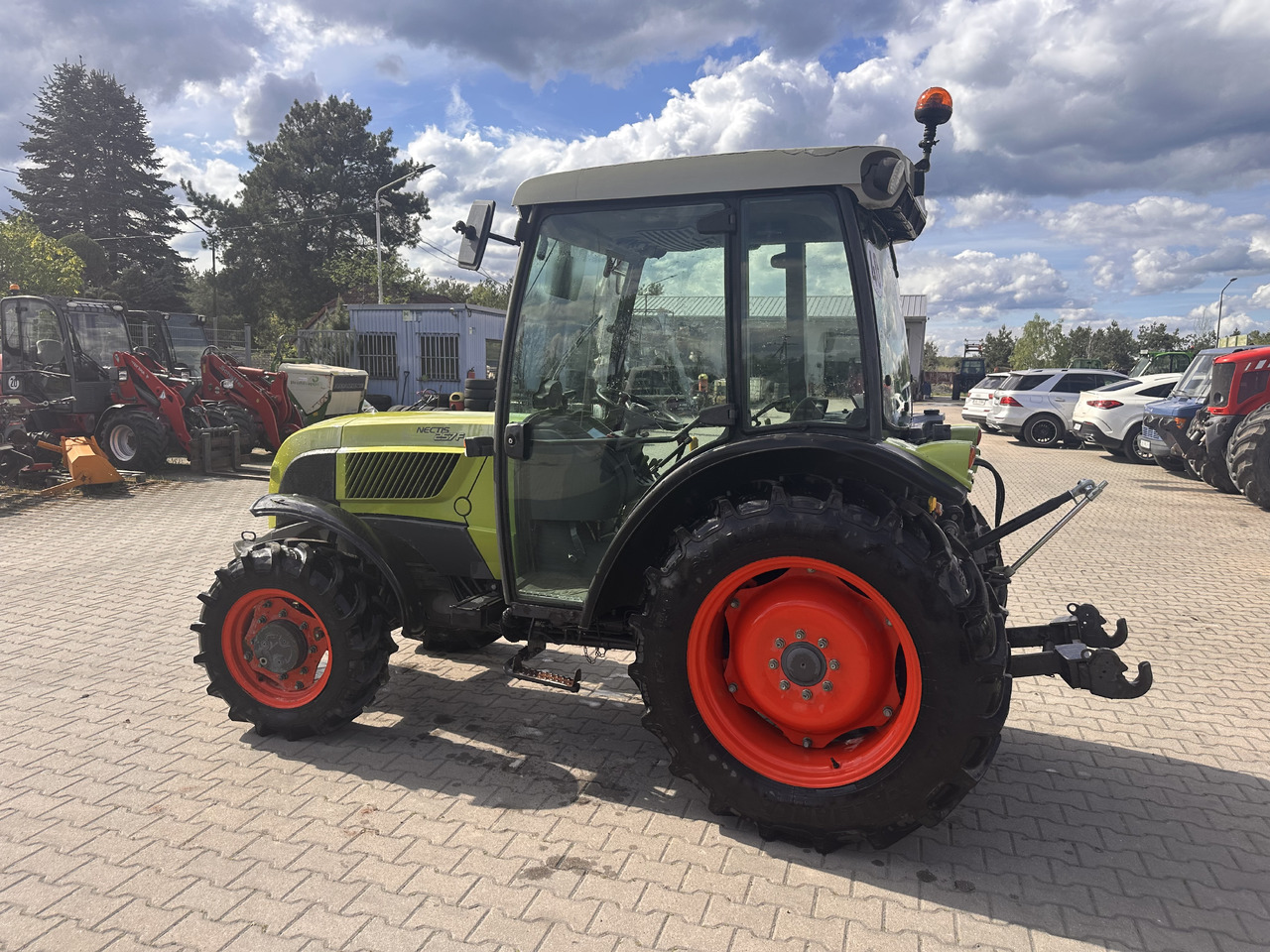 CLAAS NECTIS 257F - Traktor: slika 2 CLAAS NECTIS 257F - Traktor: slika 2