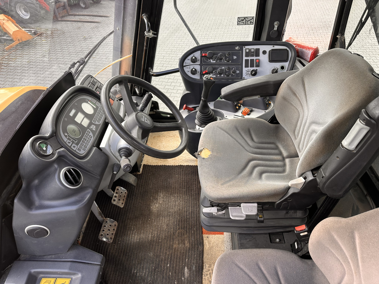 JCB FASTRAC 3230 - Traktor: slika 5 JCB FASTRAC 3230 - Traktor: slika 5