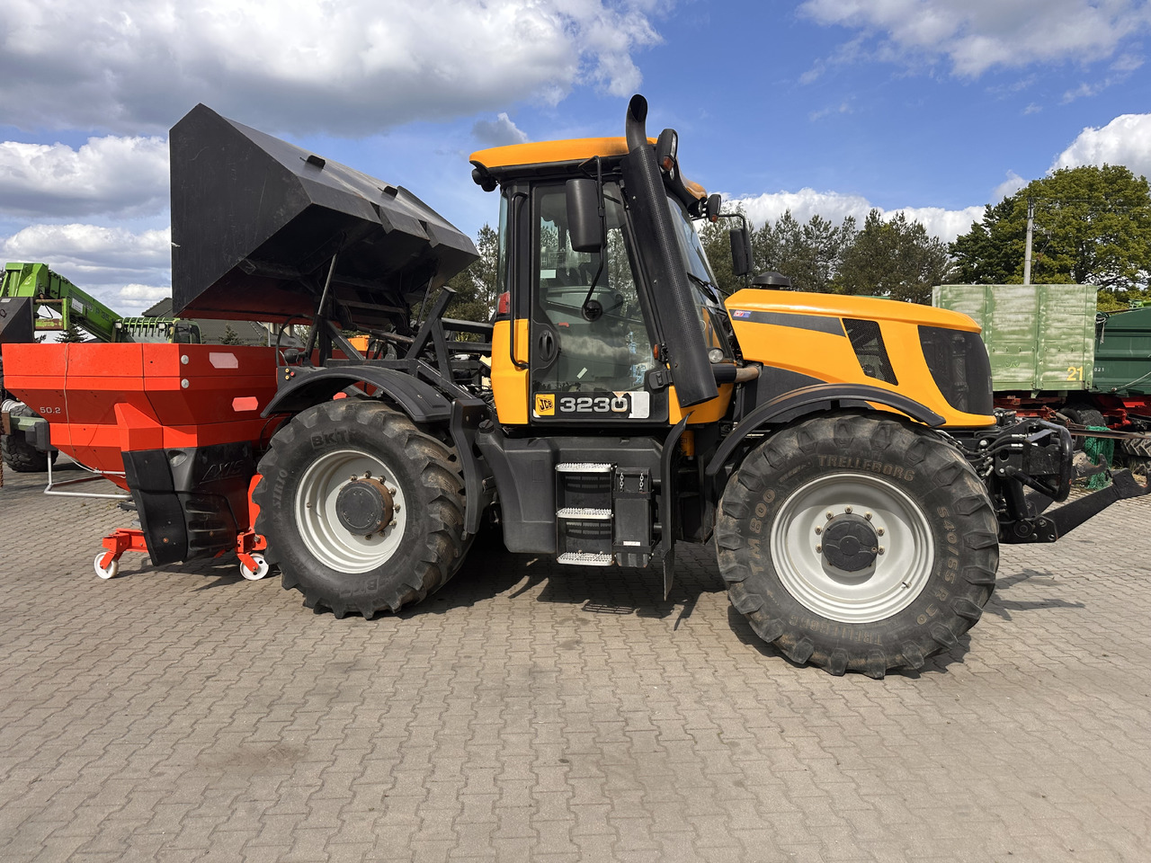 JCB FASTRAC 3230 - Traktor: slika 1 JCB FASTRAC 3230 - Traktor: slika 1