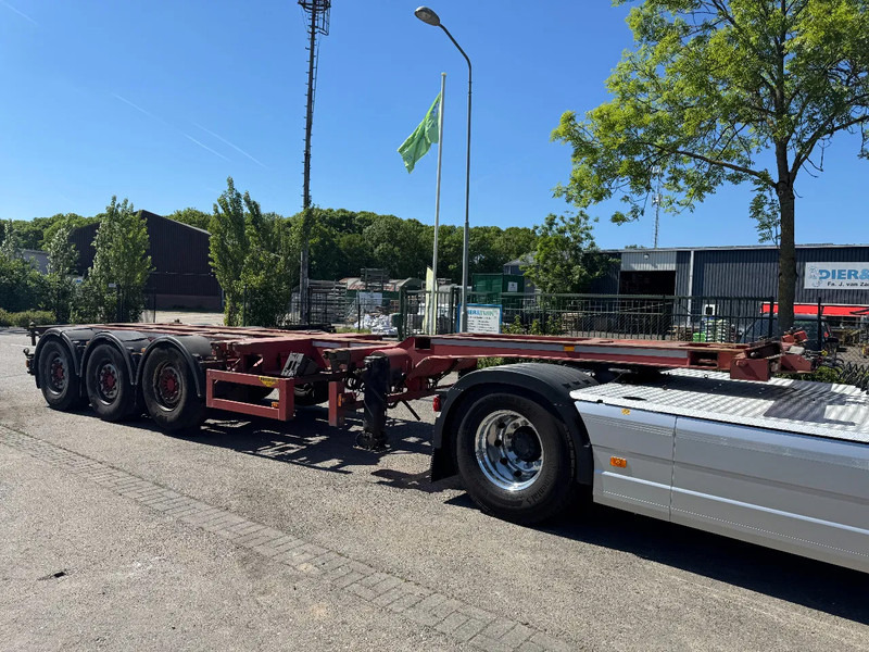 Broshuis 3 UCC-39/45 EU - 3 AXLE SAF + LIFTING AXLE - Poluprikolica za prevoz kontejnera/ Poluprikolica sa promenjivim sandukom: slika 1 Broshuis 3 UCC-39/45 EU - 3 AXLE SAF + LIFTING AXLE - Poluprikolica za prevoz kontejnera/ Poluprikolica sa promenjivim sandukom: slika 1