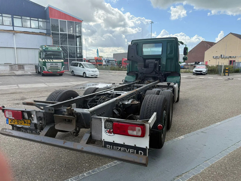 DAF CF 400 6X2 EURO 6 - ONLY 689.209 KM + STEERING AXLE - Kamion sa golom šasijom i zatvorenom kabinom: slika 3 DAF CF 400 6X2 EURO 6 - ONLY 689.209 KM + STEERING AXLE - Kamion sa golom šasijom i zatvorenom kabinom: slika 3