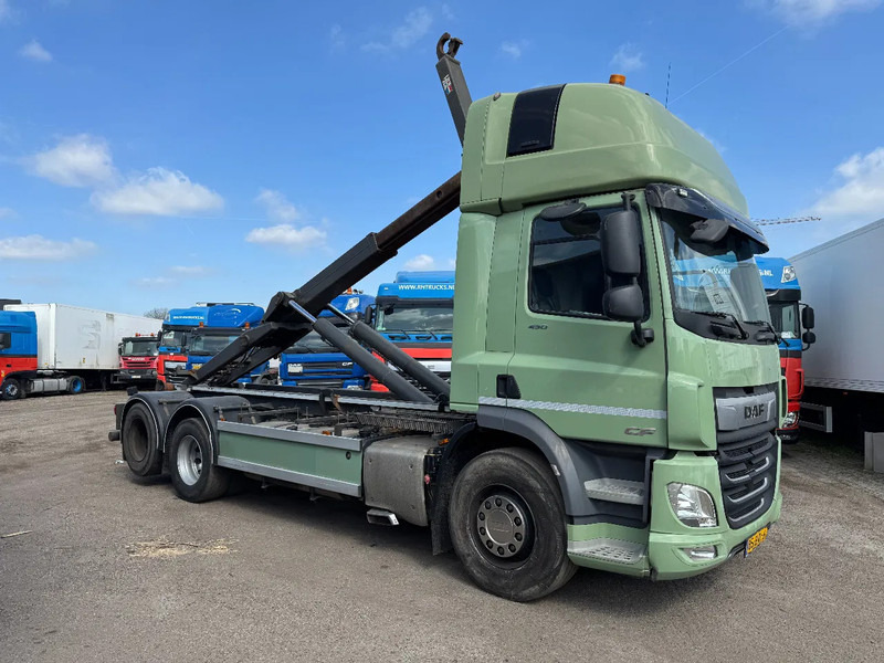 DAF CF 450 6X2 EURO 6 VDL 21T HOOK LIFTING AXLE - Kamion sa hidrauličnom kukom: slika 2 DAF CF 450 6X2 EURO 6 VDL 21T HOOK LIFTING AXLE - Kamion sa hidrauličnom kukom: slika 2