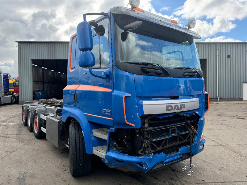 DAF CF 460 8X2 ONLY VISUAL DAMAGED // ENGINE IS RUNNING - Kamion sa kablovskim sistemom: slika 3 DAF CF 460 8X2 ONLY VISUAL DAMAGED // ENGINE IS RUNNING - Kamion sa kablovskim sistemom: slika 3