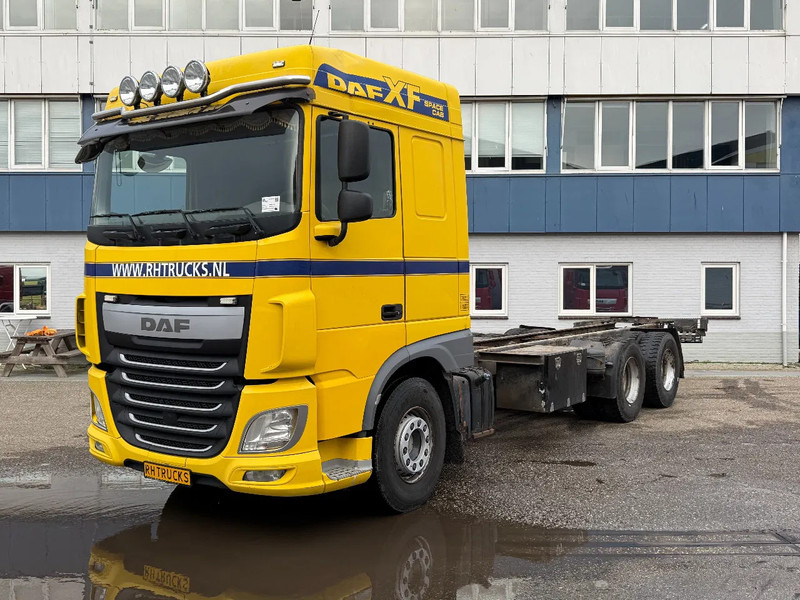 DAF XF 510 6X4 EURO 6 + RETARDER - Kamion sa golom šasijom i zatvorenom kabinom: slika 1 DAF XF 510 6X4 EURO 6 + RETARDER - Kamion sa golom šasijom i zatvorenom kabinom: slika 1