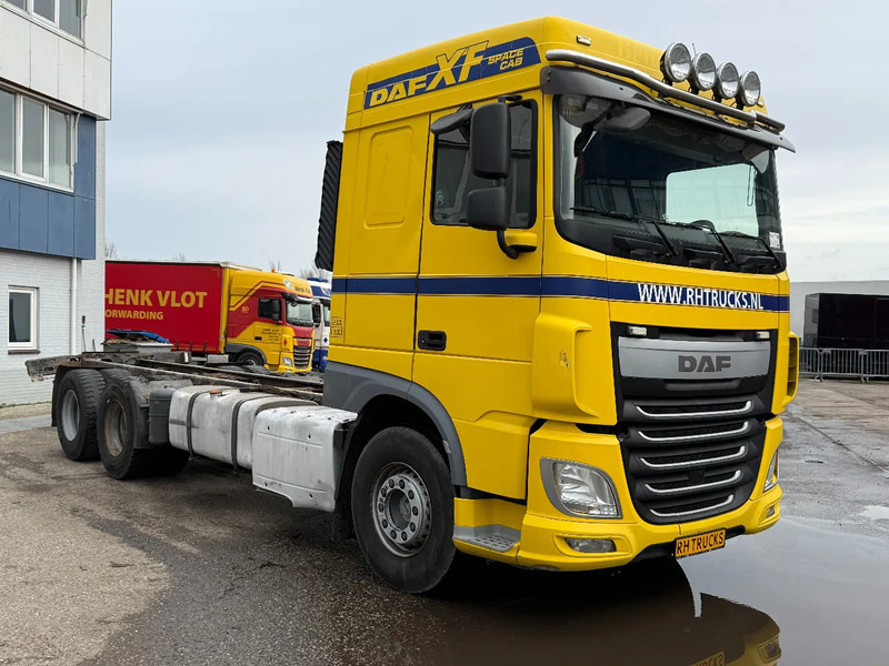 DAF XF 510 6X4 EURO 6 + RETARDER - Kamion sa golom šasijom i zatvorenom kabinom: slika 3 DAF XF 510 6X4 EURO 6 + RETARDER - Kamion sa golom šasijom i zatvorenom kabinom: slika 3