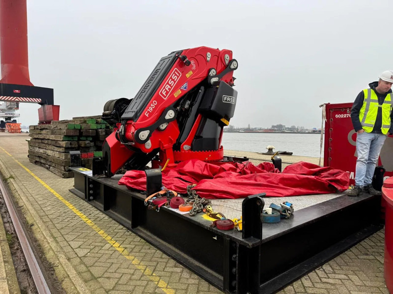 FASSI 8 x HYDR + 3 X MANUEL, REMOTE CONTROLE, WINCH 5630 KG, WITH SEPARATE BOX WITH HYDROVEN POWERPACK 30KW AND OIL TANK. F1950RAF 2. - Platforma: slika 1 FASSI 8 x HYDR + 3 X MANUEL, REMOTE CONTROLE, WINCH 5630 KG, WITH SEPARATE BOX WITH HYDROVEN POWERPACK 30KW AND OIL TANK. F1950RAF 2. - Platforma: slika 1