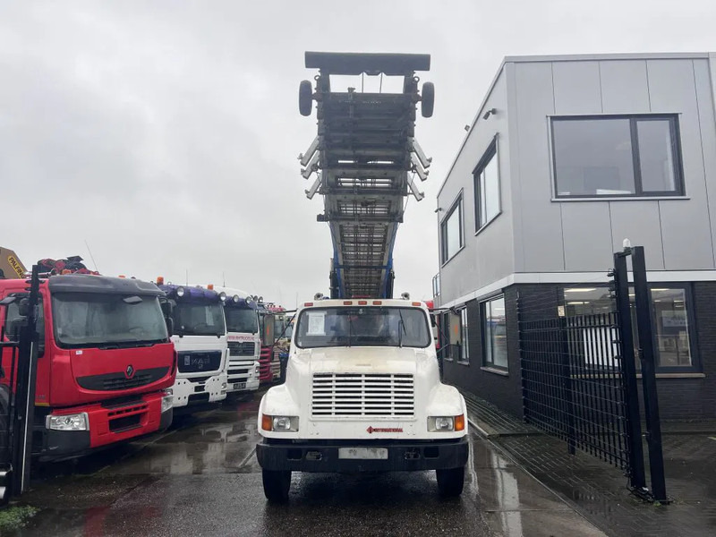 International 4600 4x2 210HP + TEUPEN hyLIFT - Kamion: slika 2 International 4600 4x2 210HP + TEUPEN hyLIFT - Kamion: slika 2