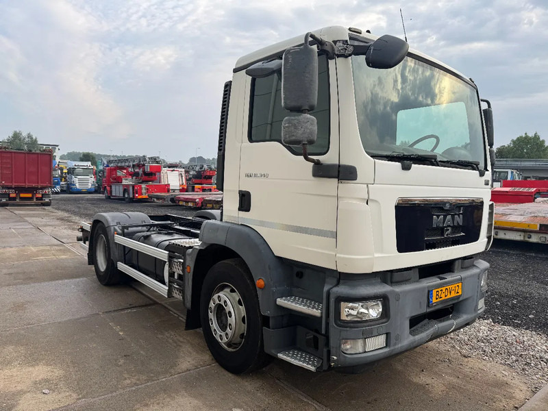 MAN TGM 18.340 4X2 EURO 5 CHASSIS - Kamion sa golom šasijom i zatvorenom kabinom: slika 3 MAN TGM 18.340 4X2 EURO 5 CHASSIS - Kamion sa golom šasijom i zatvorenom kabinom: slika 3