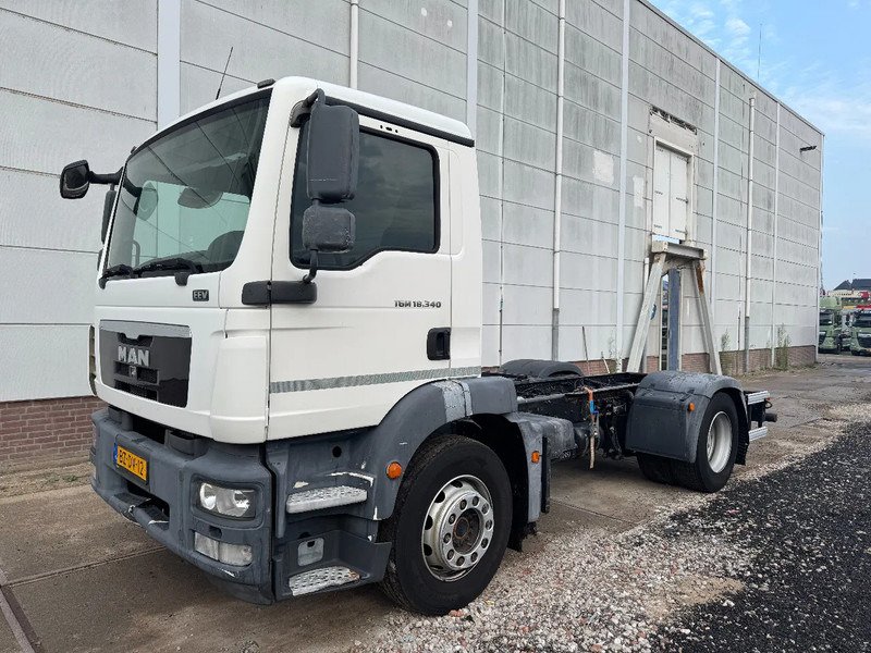 MAN TGM 18.340 4X2 EURO 5 CHASSIS - Kamion sa golom šasijom i zatvorenom kabinom: slika 1 MAN TGM 18.340 4X2 EURO 5 CHASSIS - Kamion sa golom šasijom i zatvorenom kabinom: slika 1