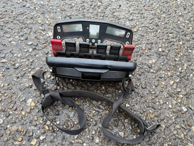 Scania R500 V8 8X4 + HIAB 220-5 + REMOTE + CABLELIFT - FULL STEEL SUSP. MANUAL GEAR. BIG AXLES - Kamion sa kablovskim sistemom, Kamion sa dizalicom: slika 3 Scania R500 V8 8X4 + HIAB 220-5 + REMOTE + CABLELIFT - FULL STEEL SUSP. MANUAL GEAR. BIG AXLES - Kamion sa kablovskim sistemom, Kamion sa dizalicom: slika 3