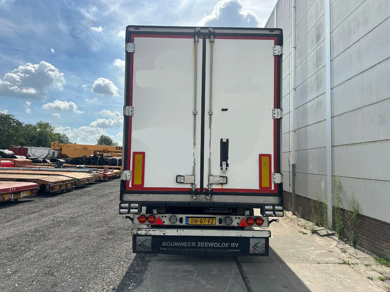Schmitz Cargobull SCB*S3B THERMO KING SLX300E 3 AXLE - Poluprikolica hladnjače: slika 4 Schmitz Cargobull SCB*S3B THERMO KING SLX300E 3 AXLE - Poluprikolica hladnjače: slika 4