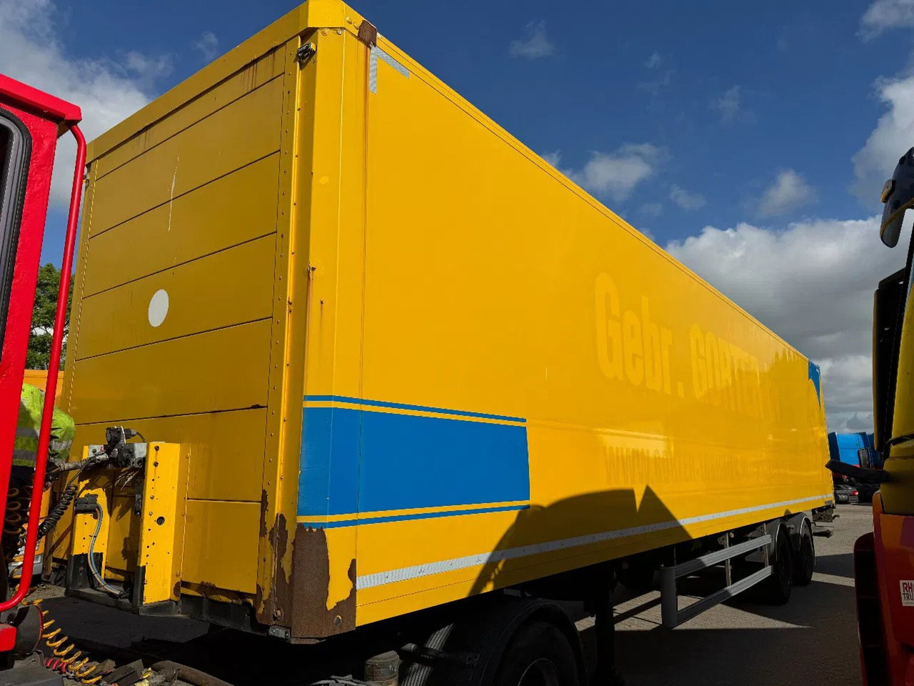 System Trailer TFSH 18 TRPLY - 2 AXLE SAF + STEE - Poluprikolica sa zatvorenim sandukom: slika 5 System Trailer TFSH 18 TRPLY - 2 AXLE SAF + STEE - Poluprikolica sa zatvorenim sandukom: slika 5