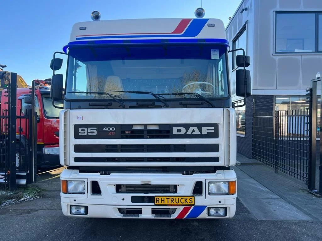 DAF 95.400 4X2 RESTORED/RESTAURIERT/GERESTAUREERD - Tegljač: slika 2 DAF 95.400 4X2 RESTORED/RESTAURIERT/GERESTAUREERD - Tegljač: slika 2