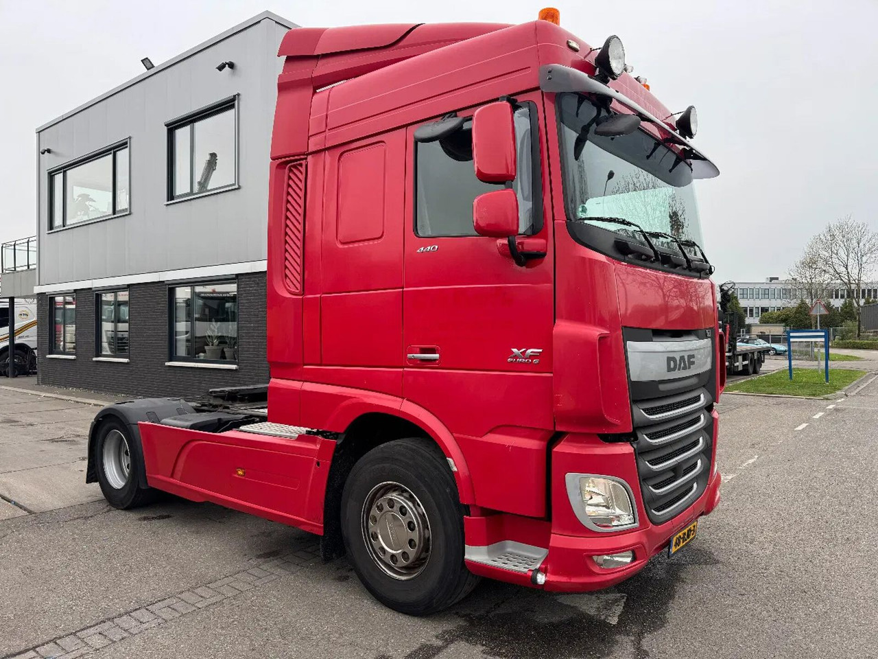 DAF XF 440 4X2 SKIRTS SPOILERS SPACE CAB TÜV TILL 02 - Tegljač: slika 3 DAF XF 440 4X2 SKIRTS SPOILERS SPACE CAB TÜV TILL 02 - Tegljač: slika 3