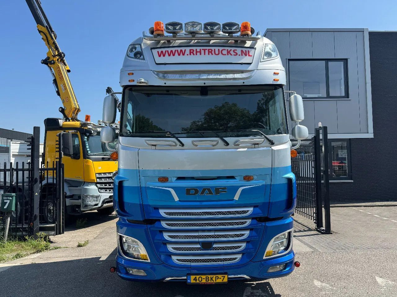 DAF XF 480 4X2 EURO 6 SKIRTS STANDKLIMA HYDRAULIC - Tegljač: slika 3 DAF XF 480 4X2 EURO 6 SKIRTS STANDKLIMA HYDRAULIC - Tegljač: slika 3