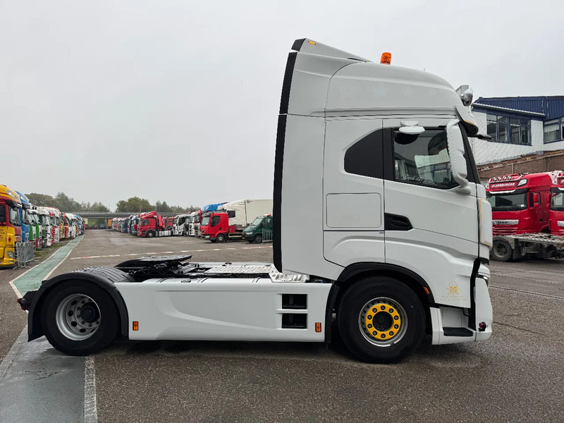 Iveco S-WAY 460 4X2 EURO 6 SKIRTS DOUBLE TANK - Tegljač: slika 4 Iveco S-WAY 460 4X2 EURO 6 SKIRTS DOUBLE TANK - Tegljač: slika 4