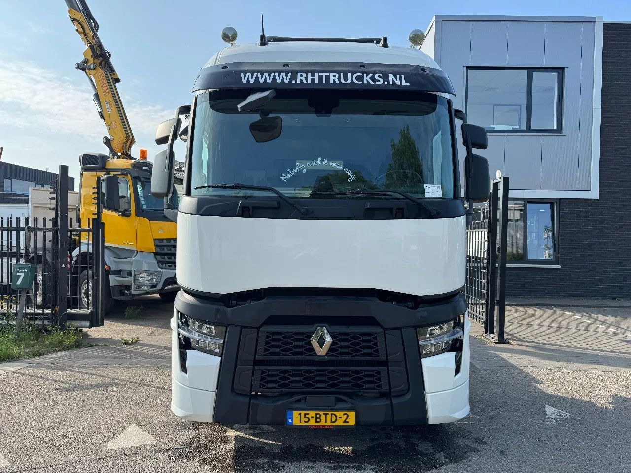 Renault T440 - 13-LITER ENGINE! - EURO 6 SKIRTS SPOILER - Tegljač: slika 2 Renault T440 - 13-LITER ENGINE! - EURO 6 SKIRTS SPOILER - Tegljač: slika 2