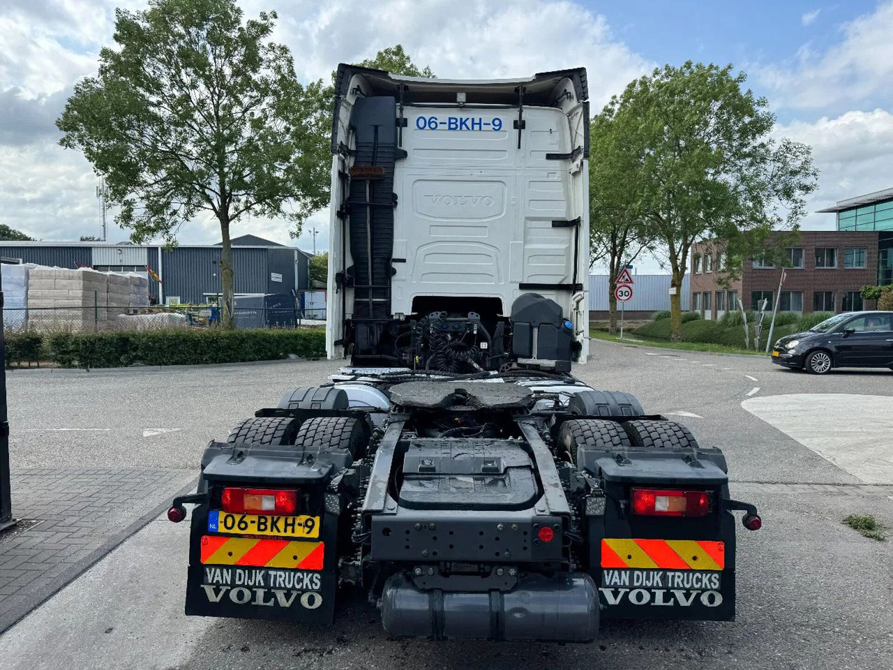 Volvo FH 460 6X2 - EURO 6 + KIPPER HYDR. + LIFTING AXL - Tegljač: slika 5 Volvo FH 460 6X2 - EURO 6 + KIPPER HYDR. + LIFTING AXL - Tegljač: slika 5