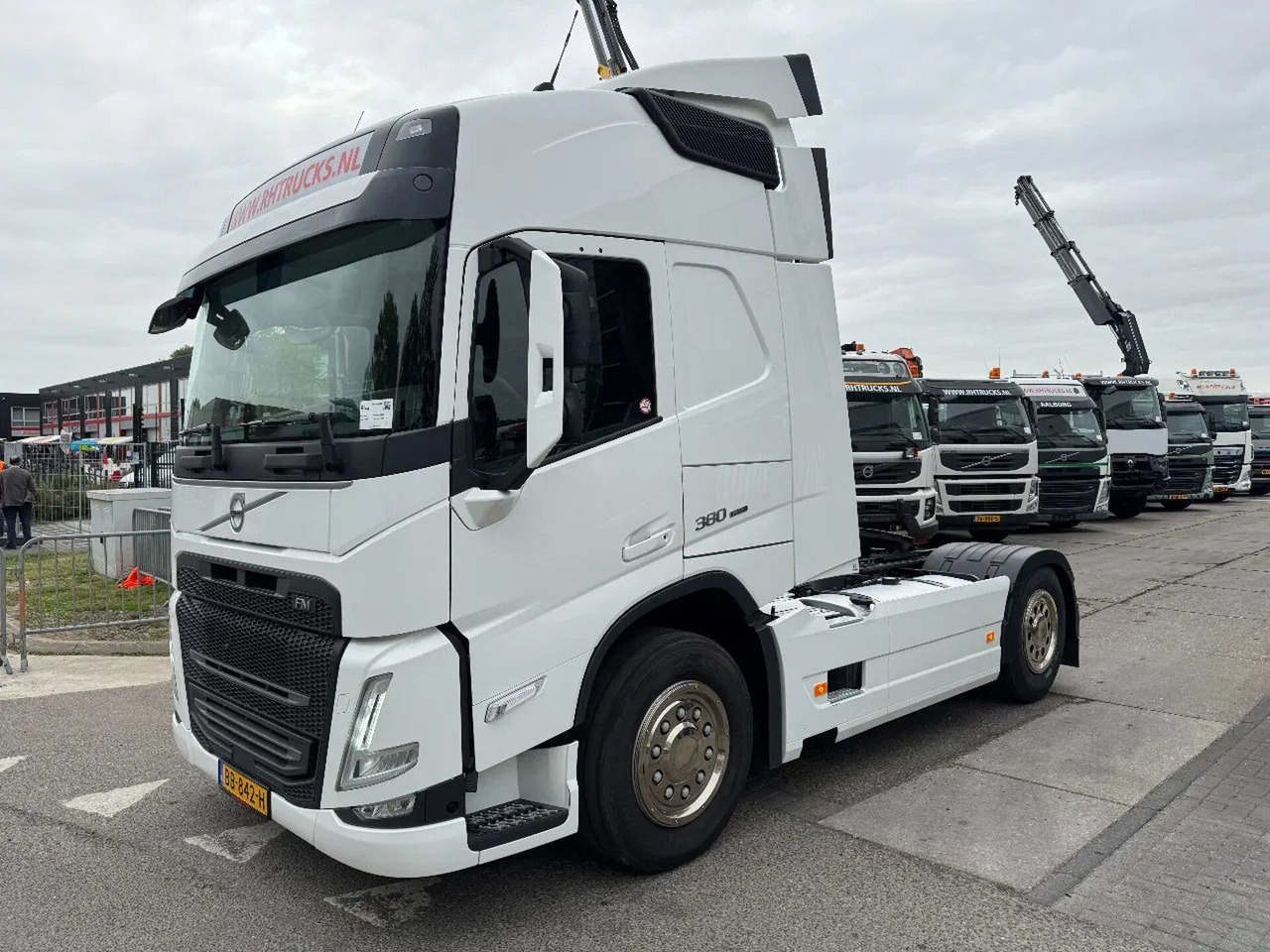 Volvo FM 380 4X2 EURO 6 NEW FACE SKIRTS AIRCO SPOILERS - Tegljač: slika 1 Volvo FM 380 4X2 EURO 6 NEW FACE SKIRTS AIRCO SPOILERS - Tegljač: slika 1