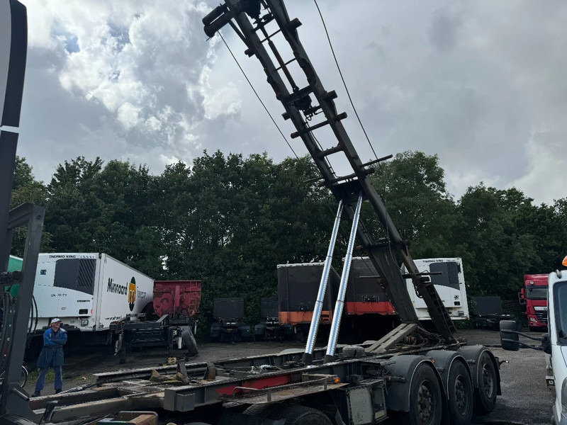 Van Hool CABLE AND KIPPING SYSTEM 3X BPW AXLE FRONT LIFTING - Poluprikolica za prevoz kontejnera/ Poluprikolica sa promenjivim sandukom: slika 5 Van Hool CABLE AND KIPPING SYSTEM 3X BPW AXLE FRONT LIFTING - Poluprikolica za prevoz kontejnera/ Poluprikolica sa promenjivim sandukom: slika 5