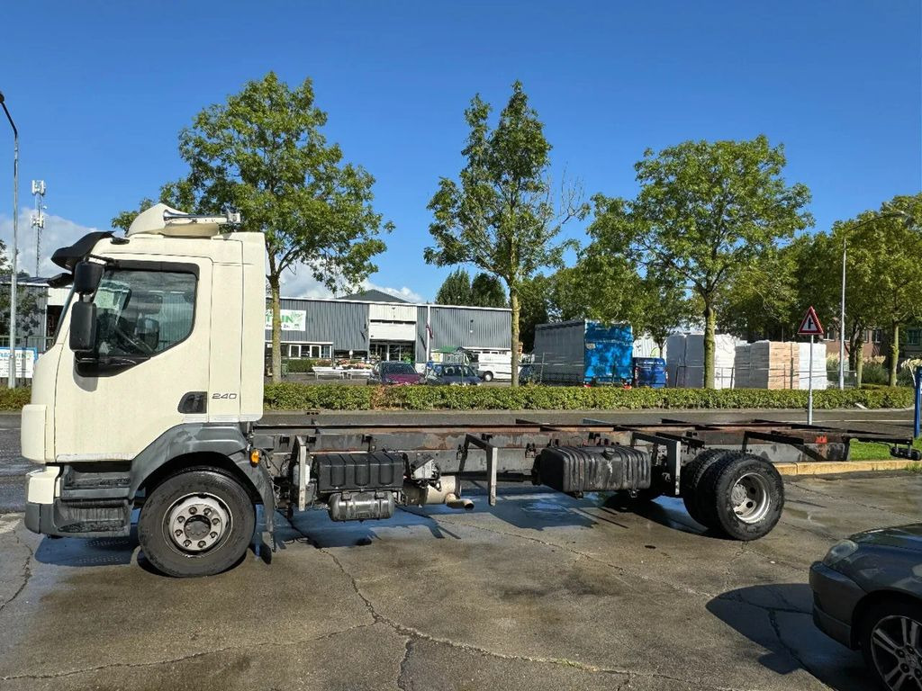Kamion sa golom šasijom i zatvorenom kabinom Volvo FL 240 4X2 - EURO 5 - TÜV 08-2025: slika 10