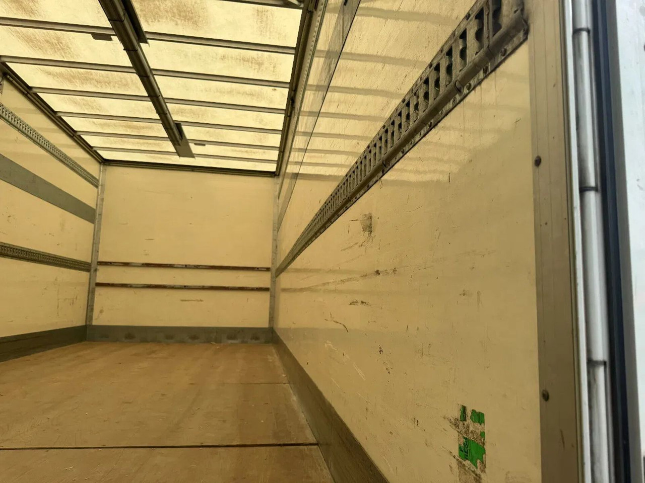 Kamion sa zatvorenim sandukom Volvo FL 250 4X2 EURO 6 DHOLLANDIA LIFT + CARGOLOCK TÜ: slika 10