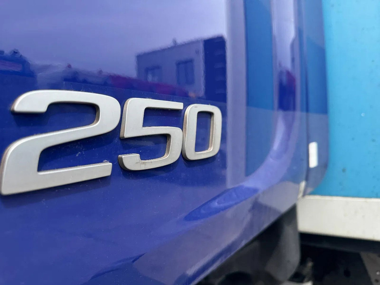 Kamion sa zatvorenim sandukom Volvo FL 250 4X2 EURO 6 DHOLLANDIA LIFT + CARGOLOCK TÜ: slika 13