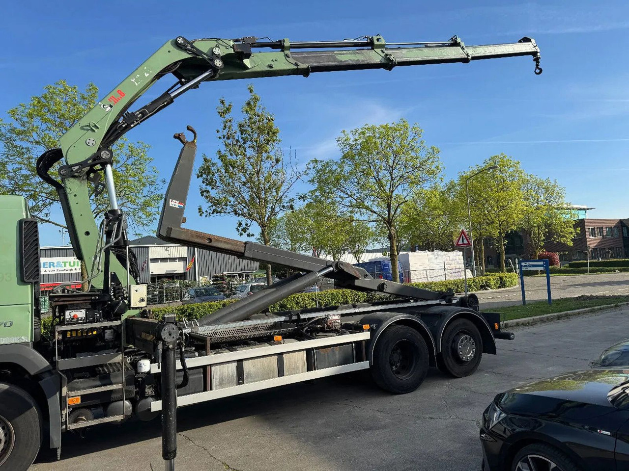 Volvo FM 370 6X2 VDL 21T + HIAB 211 + REMOTE CONTROL - Kamion sa dizalicom: slika 3 Volvo FM 370 6X2 VDL 21T + HIAB 211 + REMOTE CONTROL - Kamion sa dizalicom: slika 3