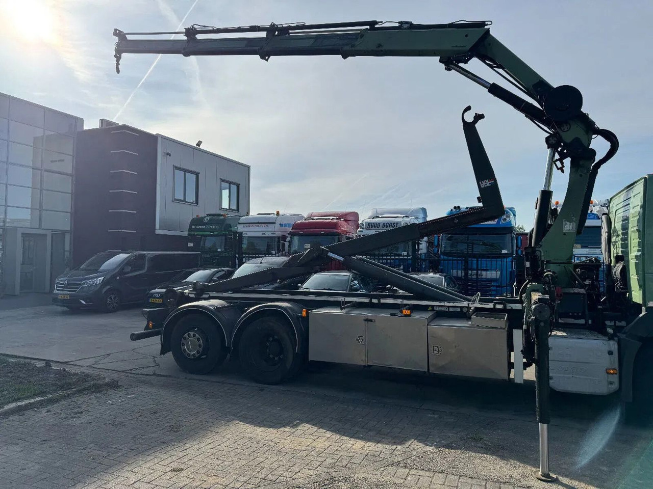 Volvo FM 370 6X2 VDL 21T + HIAB 211 + REMOTE CONTROL - Kamion sa dizalicom: slika 4 Volvo FM 370 6X2 VDL 21T + HIAB 211 + REMOTE CONTROL - Kamion sa dizalicom: slika 4