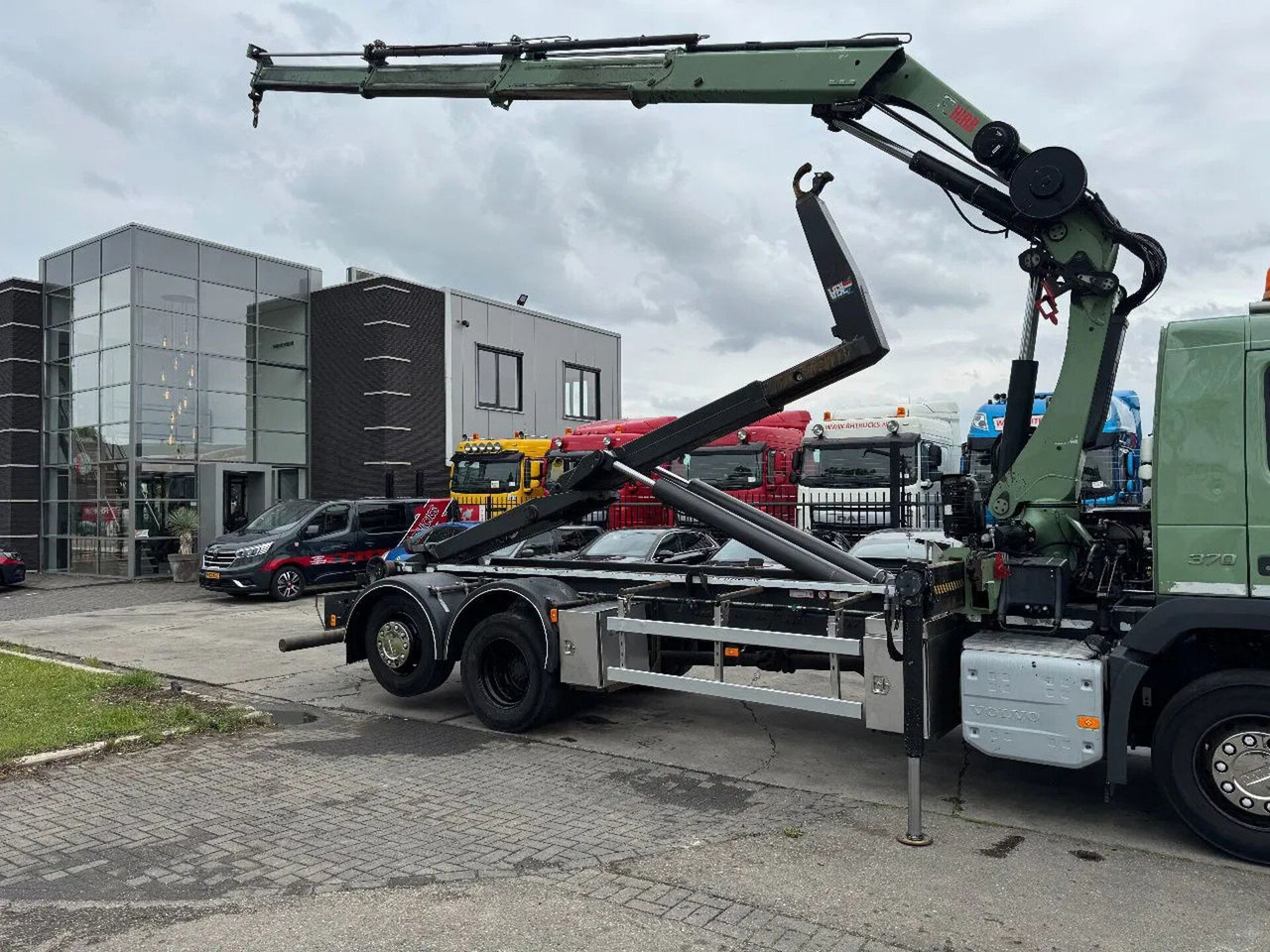 Volvo FM 370 6X2 VDL 21T HOOK + HIAB 211 + REMOTE CONT - Kamion sa dizalicom: slika 4 Volvo FM 370 6X2 VDL 21T HOOK + HIAB 211 + REMOTE CONT - Kamion sa dizalicom: slika 4