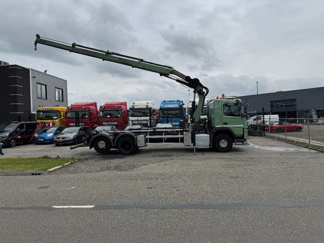 Volvo FM 370 6X2 VDL 21T HOOK + HIAB 211 + REMOTE CONT - Kamion sa dizalicom: slika 3 Volvo FM 370 6X2 VDL 21T HOOK + HIAB 211 + REMOTE CONT - Kamion sa dizalicom: slika 3