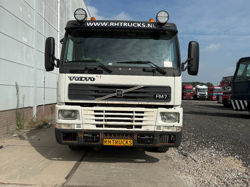 Volvo FM 7.290 4X2 - EURO 2 + MANUAL GEARBOX - Kamion sa tovarnim sandukom: slika 2 Volvo FM 7.290 4X2 - EURO 2 + MANUAL GEARBOX - Kamion sa tovarnim sandukom: slika 2