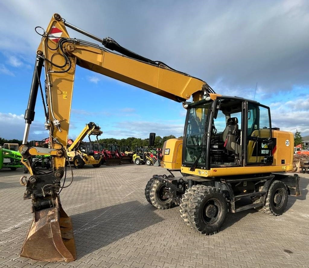 CAT M 318 F - Bager točkaš: slika 1 CAT M 318 F - Bager točkaš: slika 1