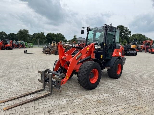 KUBOTA R090 - Utovarivač točkaš: slika 3 KUBOTA R090 - Utovarivač točkaš: slika 3