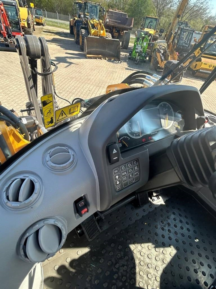 Utovarivač točkaš Volvo L 90 H: slika 15