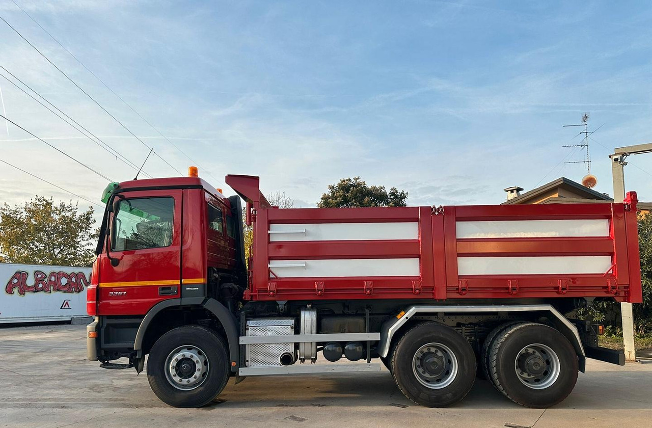 Mercedes Actros 3 assi 33 51 euro 5 - Kamion sa tovarnim sandukom: slika 2 Mercedes Actros 3 assi 33 51 euro 5 - Kamion sa tovarnim sandukom: slika 2