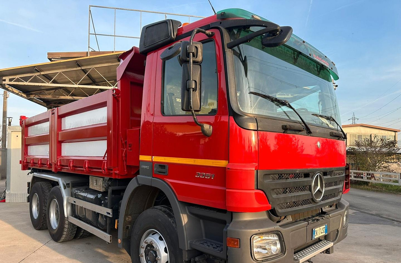 Mercedes Actros 3 assi 33 51 euro 5 - Kamion sa tovarnim sandukom: slika 1 Mercedes Actros 3 assi 33 51 euro 5 - Kamion sa tovarnim sandukom: slika 1
