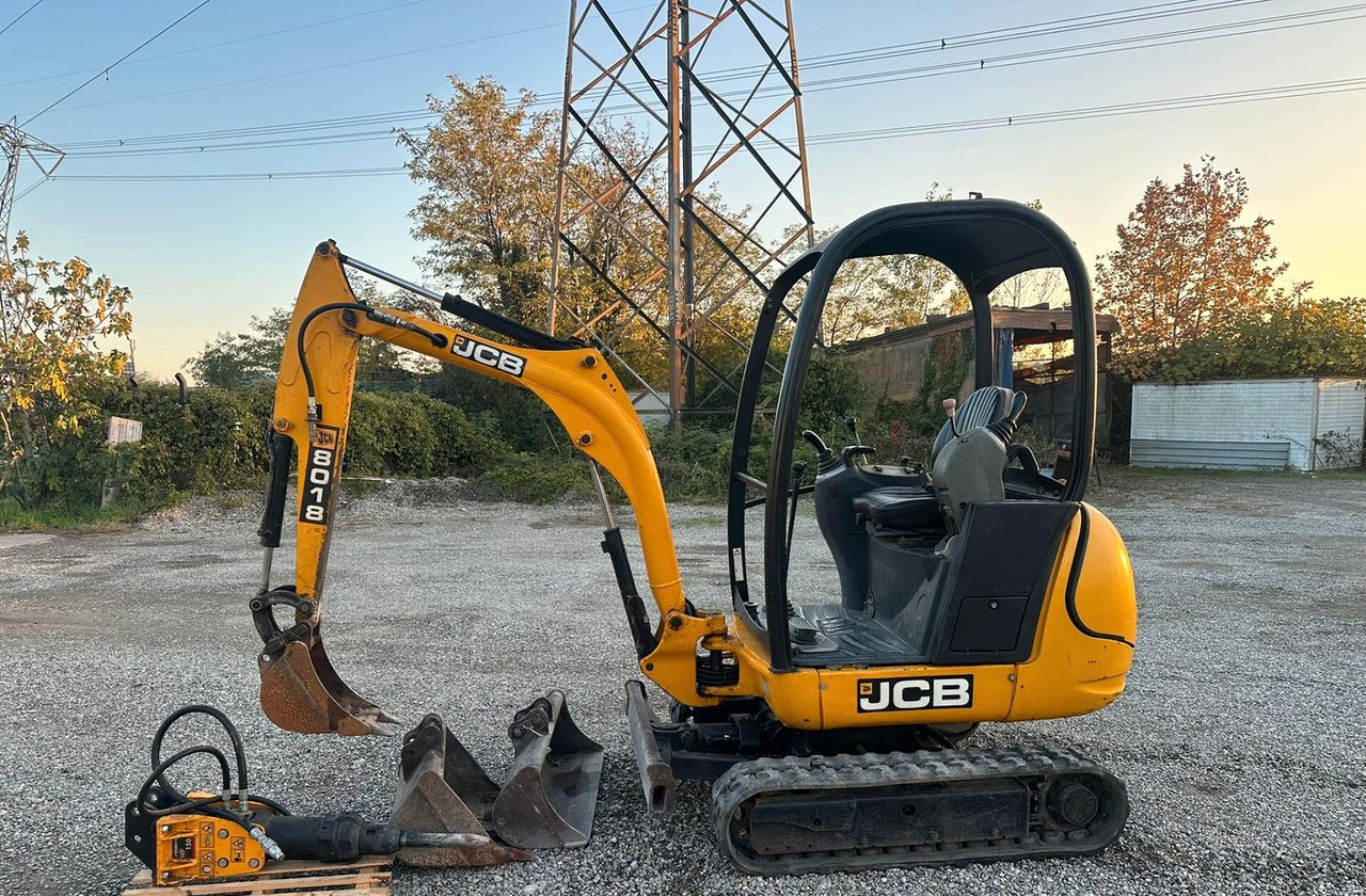 Mini escavatore Jcb 18 quintali - Mini bager: slika 1 Mini escavatore Jcb 18 quintali - Mini bager: slika 1