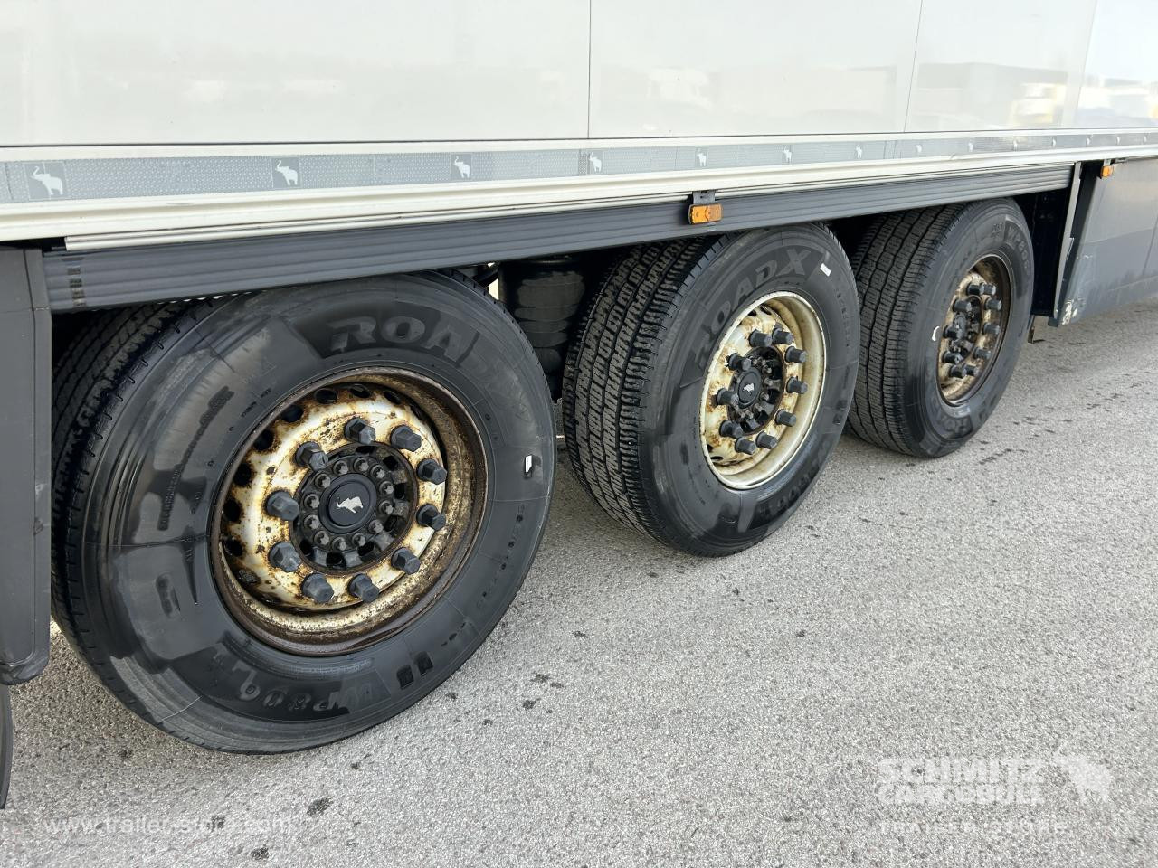 SCHMITZ Reefer Multitemp Double deck Taillift - Izotermička poluprikolica: slika 2 SCHMITZ Reefer Multitemp Double deck Taillift - Izotermička poluprikolica: slika 2