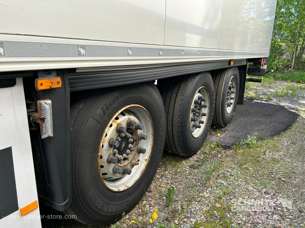 SCHMITZ Reefer Standard Double deck Taillift - Izotermička poluprikolica: slika 4 SCHMITZ Reefer Standard Double deck Taillift - Izotermička poluprikolica: slika 4