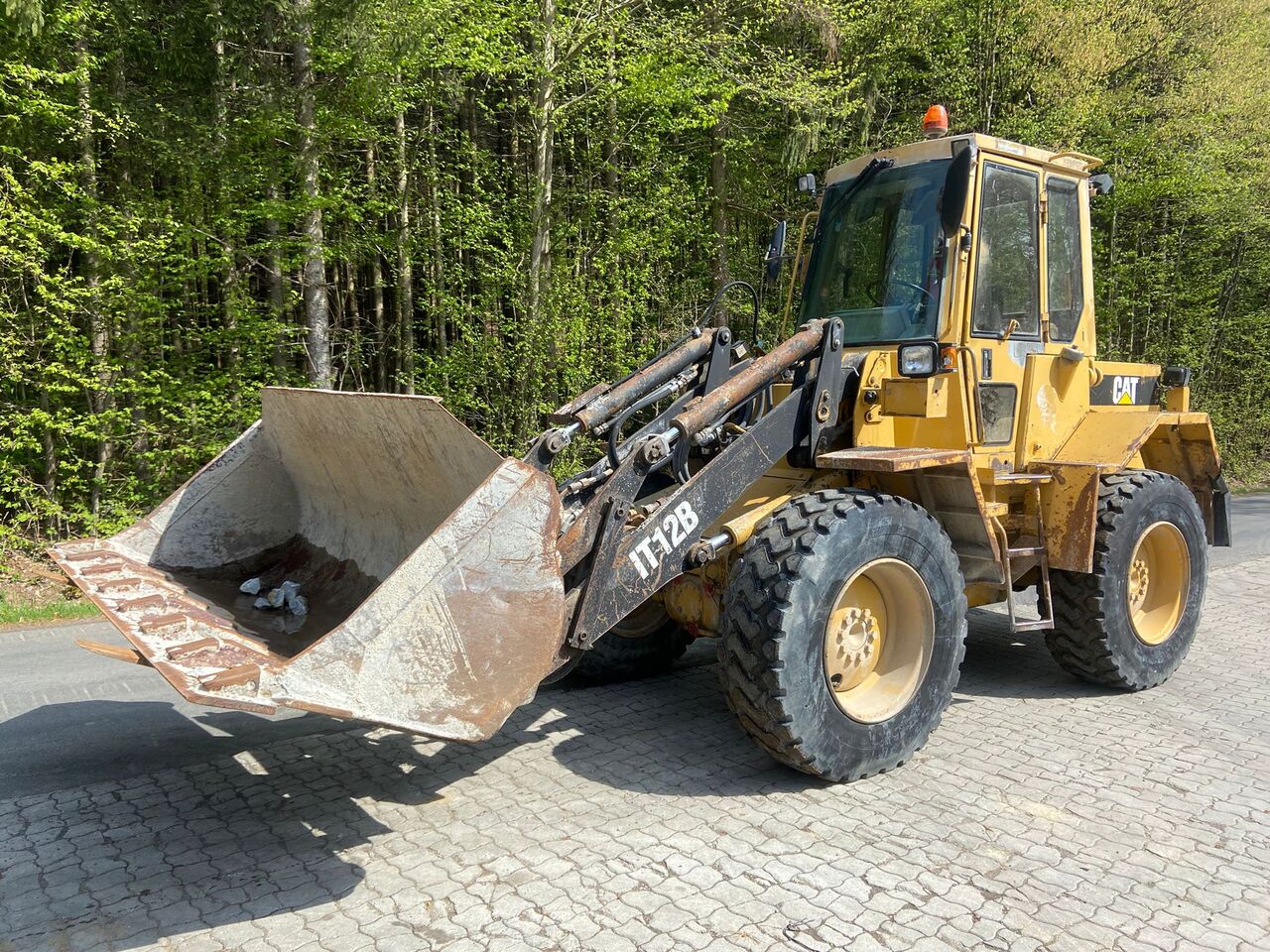 CATERPILLAR IT 12 B - Utovarivač točkaš: slika 3 CATERPILLAR IT 12 B - Utovarivač točkaš: slika 3